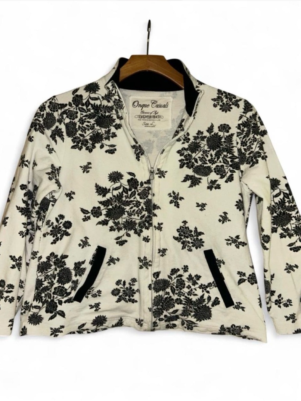 Onque Casuals black floral print zip up jacket in size L #floral #zipup